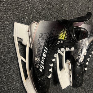 2023 Bauer Vapor Hyperlite 2 Hockey Skates Narrow Width   9 (Used)