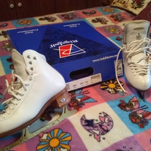 Riedell Dance Model 4200 Adult size 7 B/A.  (Like NEW)
