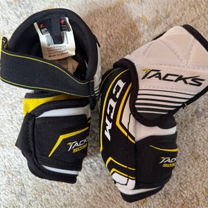 Medium Junior CCM Tacks 5092 Elbow Pads (Used)