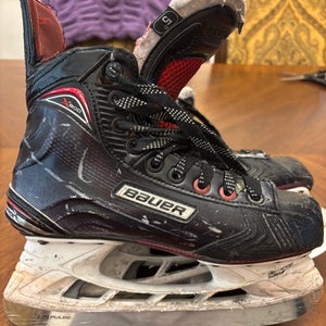 Bauer Vapor Hockey Skates Regular Width Size 5 (Used)