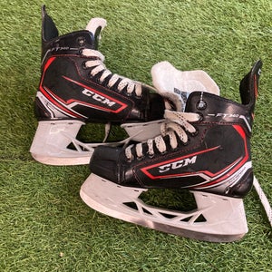 Junior CCM JetSpeed FT340 Hockey Skates Regular Width Size 2 (Used)