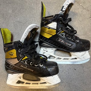 Junior Bauer Supreme 3S Hockey Skates Regular Width Size 1 (Used)