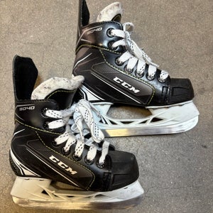 Youth CCM Tacks 9040 Hockey Skates Regular Width 10 (Used)
