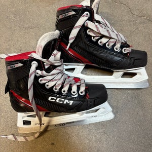 Junior CCM EFLEX 6.5 Hockey Goalie Skates Regular Width Size 1 (Used)
