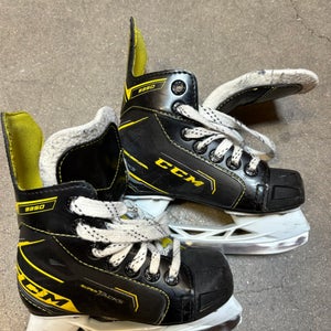 Youth CCM Super Tacks 9350 Hockey Skates Regular Width 10 (Used)