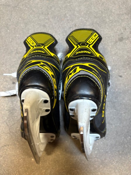Youth CCM Super Tacks 9350 Hockey Skates Regular Width 10 (Used)