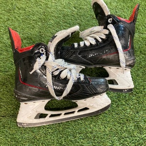 Intermediate Bauer Vapor X Velocity Hockey Skates Size 5 (Used)