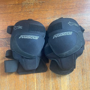 Passau Senior Goalie Kneepads (New)
