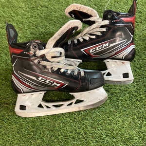 Intermediate CCM JetSpeed FT470 Hockey Skates Regular Width Size 5.5 (Used)