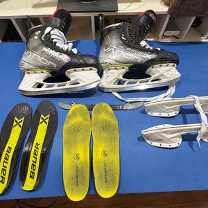 Bauer Vapor Hyperlite Hockey Skates   9 (Used)