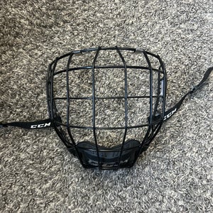 Medium Black CCM FM680 Full Cage (Used)