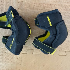 Youth Large CCM Tacks 3092 Elbow Pads (Used)