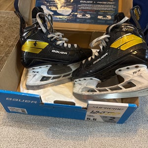 Bauer Supreme UltraSonic Hockey Skates Size 5.5 (Used)