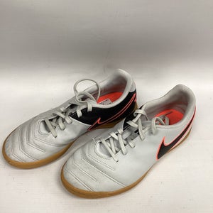 Nike (Used) Size M 6.0 (W 7.0) White Indoor Cleats