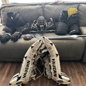 Large Vaughn Velocity 7500 Goalie Leg Pads (Used)