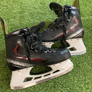 Intermediate Bauer Vapor X2.6 Hockey Skates Regular Width Size 4 (Used)