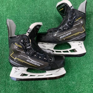 Junior Bauer Supreme Matrix Hockey Skates Extra Wide Width Size 3.5 (Used)