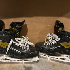 2022 Bauer Supreme UltraSonic Hockey Skates Regular Width   9.5 (Used)
