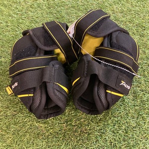 Junior Large CCM Tacks 9040 Elbow Pads (Used)