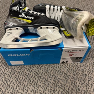 Bauer Vapor X4 Size 2.5 EE Width Skates