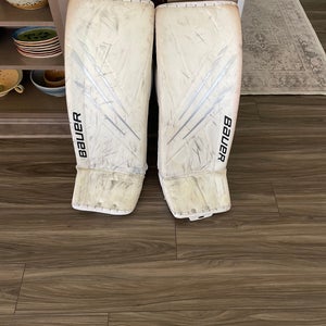 Medium 2022 Bauer Hyperlite Goalie Leg Pads