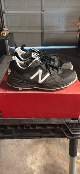 Black Men's  Size M 9.0 (W 10.0) New Balance Metal Cleats (New)