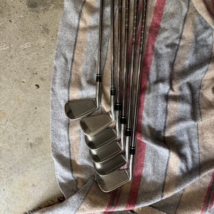Men's 2016 Nike Ignite Right Handed Iron Set Regular Flex 6 Pieces Steel Shaft (Used)