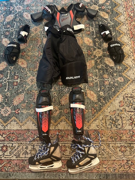 Full hockey pads - Youth Large/medium