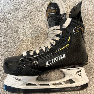 Bauer Supreme 2S Pro Hockey Skates Regular Width Size 4 (Used)