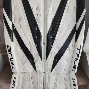 33" True L20.2 Goalie pads