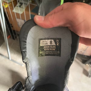 Bauer Vapor Hyperlite Hockey Skates 8 (Used)