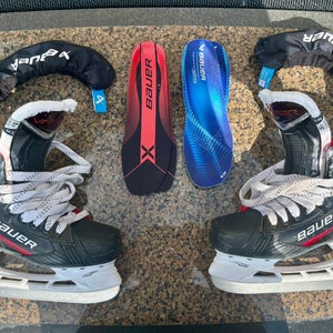Bauer Vapor X4 Hockey Skates Regular Width  Size 5.5