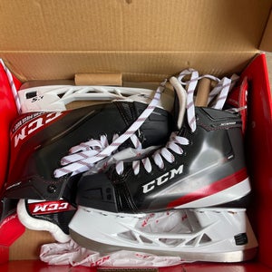 CCM JetSpeed FT485 Hockey Skates Regular Width  Size 5.5 (New)