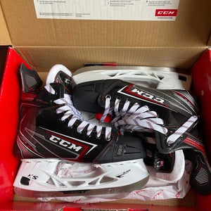 CCM JetSpeed FT490 Hockey Skates Regular Width  Size 5.5 (New)