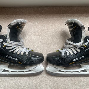 Bauer Supreme M5 Pro Hockey Skates Extra Wide Width  Size 3.5 (Used)