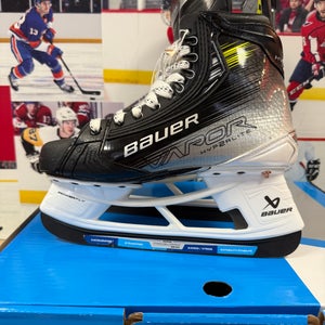 Bauer Vapor Hyperlite 2 Hockey Skates (New)-Intermediate- (Boots only- blades sold separately)