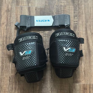 Vaughn V9 Goalie Intermediate Knee Pads