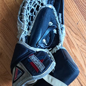 Vaughn T5550 Regular INT hockey goalie catcher glove