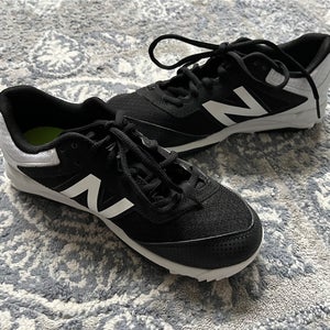 NEW New Balance Women’s Turf Shoes