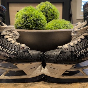 Bauer Vapor Hyperlite 2 Hockey Skates 6 (Used)