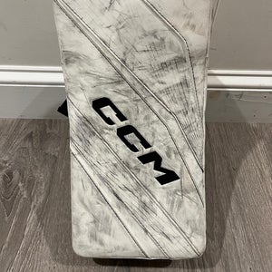 CCM Extreme Flex E6.9 Blocker - Regular (Used)