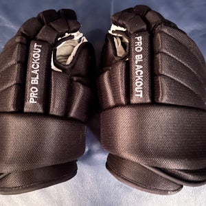Pro Blackout Hockey Gloves