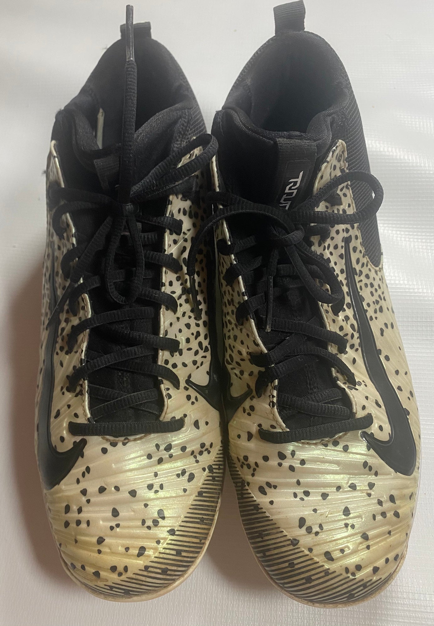 mike trout rainbow trout cleats