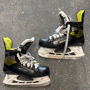 Intermediate Bauer Supreme 3S Hockey Skates Size 5 (Used)