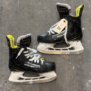 Intermediate Bauer Supreme M4 Hockey Skates Size 5.0 Fit 1 (Used)