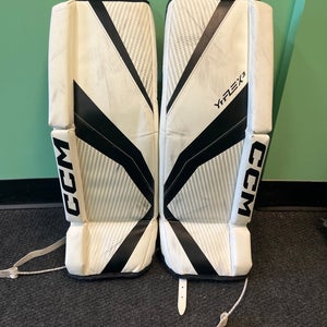 White & Black Youth CCM YTFLEX 3 Goalie Leg Pads (Used) | 26”