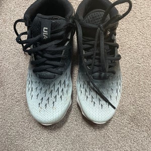 Under Armour Youth Football/lacrosse Cleats – Size 4Y – Black/White Gradient