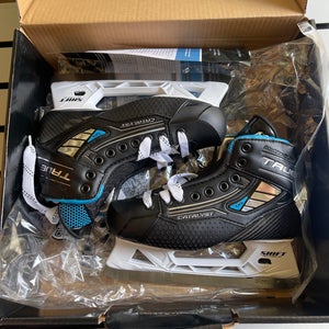 True Catalyst 7X4 Hockey Goalie Skates Regular Width  Size 5 (New)
