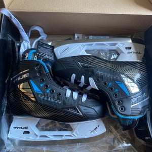 True Catalyst 5X4 Hockey Skates Regular Width  7.5 (New)