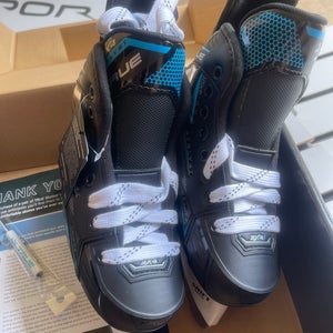 True Catalyst 3X4 Hockey Skates  Size 1 New)